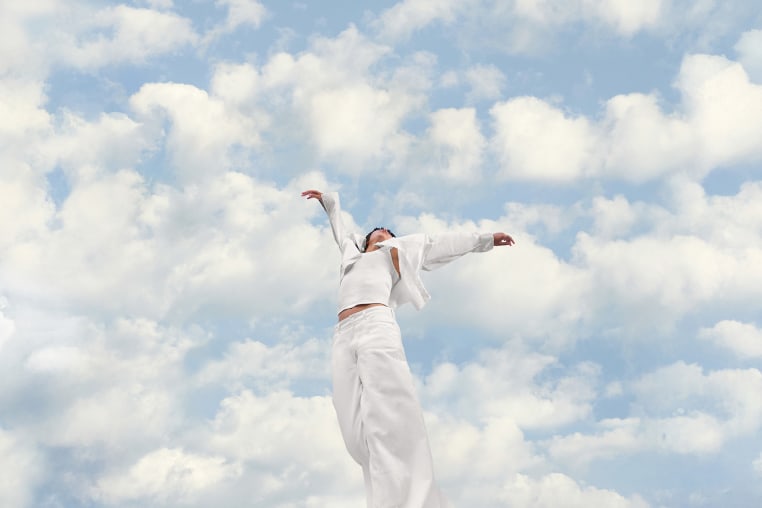 Cloud Dancer is described by Pantone as a “billowy, balanced white imbued with a feeling of
serenity.”